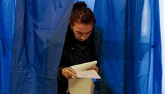 Na Ukrajin se v nedli otevely volební místnosti, v nich budou volii mezi...