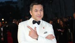 Britský komik David Walliams pózuje ped vstupem do kina.