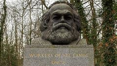 Náhrobek Karla Marxe na londýnském hbitov Highgate