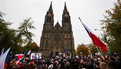 Demonstrace skonila zpvem eské hymny.