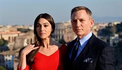 Londýn žije bondovskou premiérou. Novinka Spectre představí nejstarší Bond girl všech dob