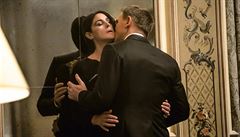 Bond lady Monica Bellucciová a Daniel Craig.