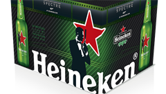 Heineken a James Bond. Spolupráce trvá u mnoho let.