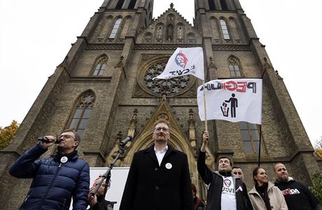 Marek ernoch z hnutí Úsvit  Národní koalice na demonstraci odprc EU.