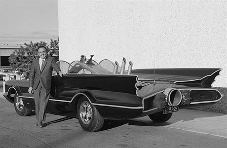 George Barris v roce 1966 s Batmobilem