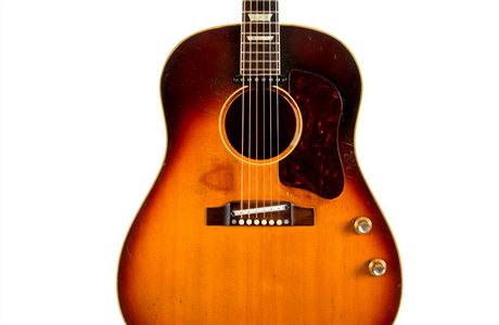 Lennonova kytara byla vydraena za 2,41 milionu dolar.
