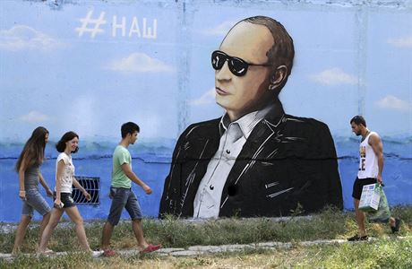 Ruský prezident Putin vyobrazený v krymském Simferopolu.
