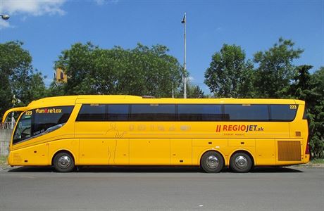 Autobusy s novm oznaenm RegioJet u jezd na slovensk vnitrosttn lince.