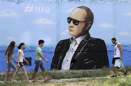 Ruský prezident Putin vyobrazený v krymském Simferopolu.