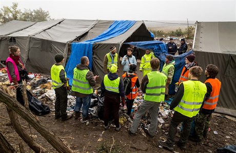 etí dobrovolníci na srbsko-chorvatské hranici u pechodu Berkasovo-Bapska.