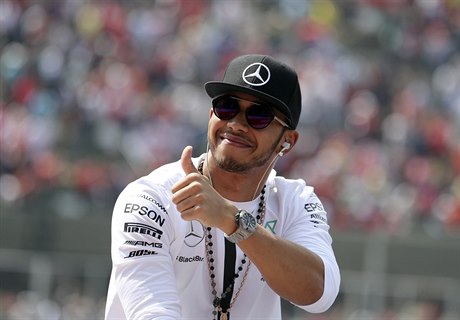 U jistý mistr svta Lewis Hamilton.