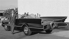George Barris v roce 1966 s Batmobilem