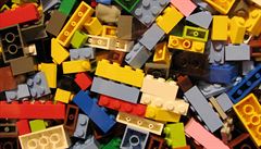 Lego panáček ve volebním spotu. Pirátům hrozí žaloba