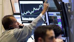 Kritizovan bonusy na Wall Street opt rostou, vydlat jde i pl miliardy