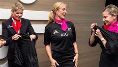 Letuky spolenosti Qantas si kvli prohrané sázce oblékají dresy All Blacks.
