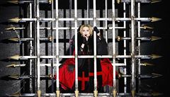 Krlovna popu Madonna se snesla na jevit vyprodan O2 areny v kleci