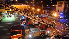 Zhruba 200 lidí museli evakuovat hasii kvli poáru na stee hotelu Step v...