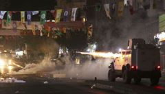 Slzný plyn a obrnná auta. Turecká poádková policie zasahuje proti levicovým...