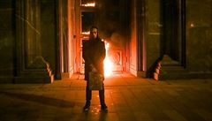 ‚Proti teroru.‘ Kontroverzní ruský umělec zapálil sídlo tajné služby FSB