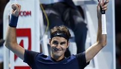 Roger Federer opt kraloval ped domácím publikem.