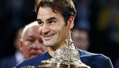 Roger Federer s trofejí.