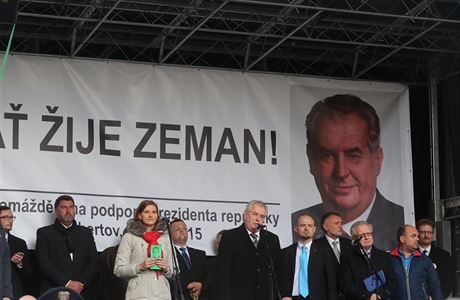 Milo Zeman (uprosted) promluvil na demonstraci proti islámu. Vyzval k...