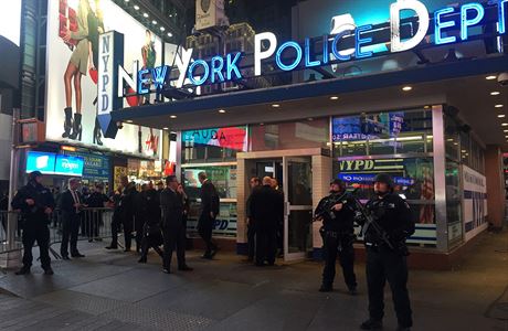 Policisté drí strá na Times Square poté, co Islámský stát na nové...