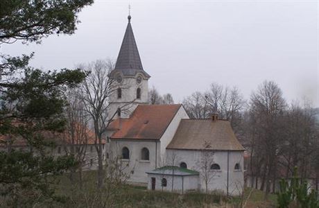 Kostel v Okříškách.