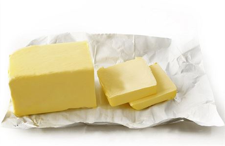 Máslo je podle nové studie zdravjí pi smaení ne rostlinné oleje.