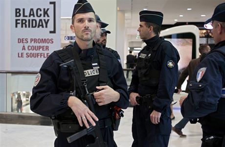 Francouzsk policie ste obchodn centrum v Nice.
