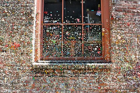 Slavná Seattle Gum Wall. Stna plná výkaek.