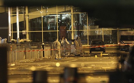 Vyšetřování po výbuchu u Stade de France.