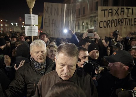 Rumunský prezident Klaus Iohannis hovoí k demonstracím shromádným na...