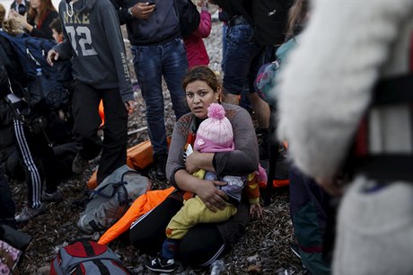 Tito migranti nebezpenou cestu pes Stedozemní moe peili. Stovky jiných za...