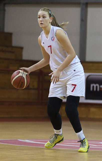 O nohu přišla Kovačevičová při fatální autonehodě v září 2013.