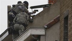 Belgická policie pi akci v Molenbeek.