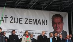 A ije Zeman, skandoval dav. Prezident si na akci odprc islmu uil potlesk a ovace