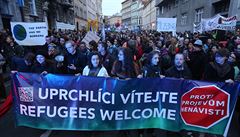 Do ulic vyli 17. listopadu také podporovatelé uprchlík.