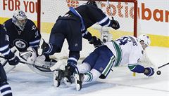 Winnipeg Jets proti Vancouver Canucks.