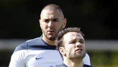 Karim Benzema (vzadu) a Mathieu Valbuena, oba protagonisté vydraské aféry.