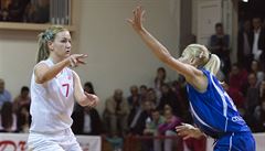 Srbská basketbalistka Nataa Kovaeviová (v bílém).