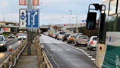 Pruh vyhrazený pro autobusy na Strakonické končí na Barrandovské mostě. Měří... | na serveru Lidovky.cz | aktuální zprávy