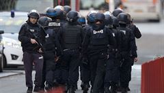 Speciální policejní jednotka zasahuje v Paíi.