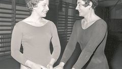 Eva Bosáková (vpravo) získala v roce 1962 v Praze titul mistryn svta na...
