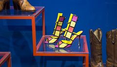 Rozsáhlá výstava Shoes: Pleasure and Pain, která probíhá v muzeu Victoria and...