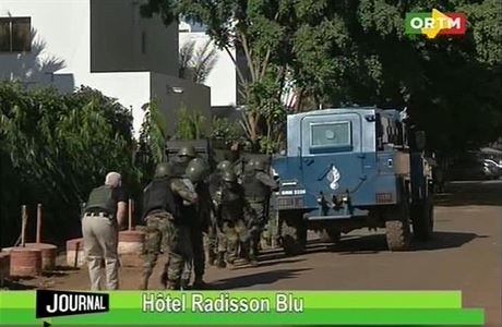 Maliské speciální jednotky pi útoku na hotel Radisson.