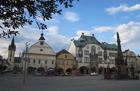 Dvr Králové nad Labem je historické msto s estnácti tisíci obyvateli....