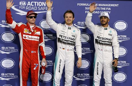 Tet Kimi Rikknen (vlevo), vtz Nico Rosberg (uprosted) a Lewis Hamilton.