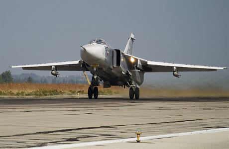 Ruský vojenský letoun typu Su-24 na archivním snímku z íjna 2015.