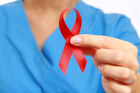 Červená stužka - symbol boje s virem HIV.